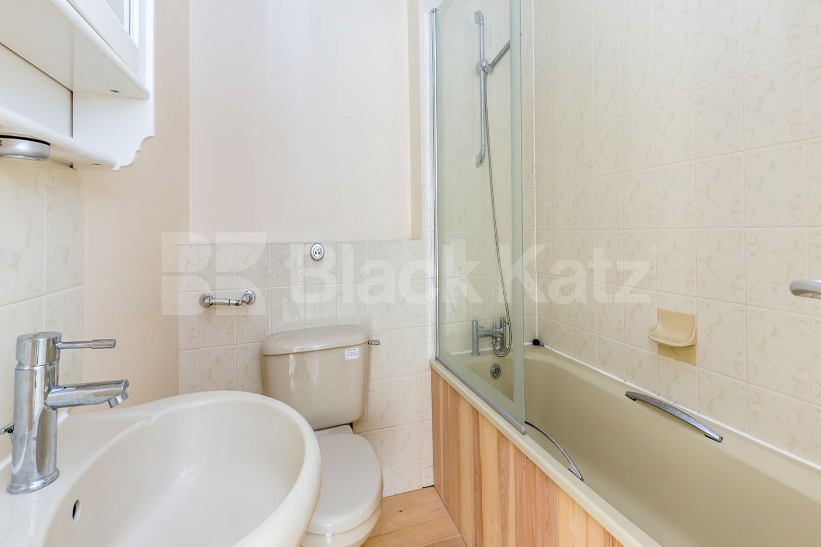 Large reception, 2 double bedroom rooms on a quiet residential street  Bunning Way , Caledonian Road 